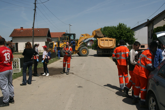 Студенте Рударског факултета ангажоване у акцији чишћења терена у Приједору обишли представници Штаба за координацију помоћи и руководства Факултета