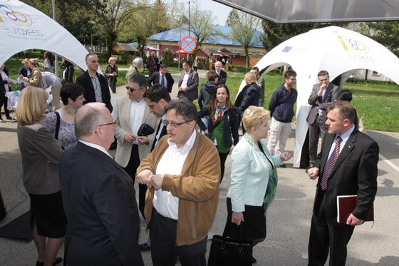 The EURAXESS bus on the campus of the University of Banja Luka