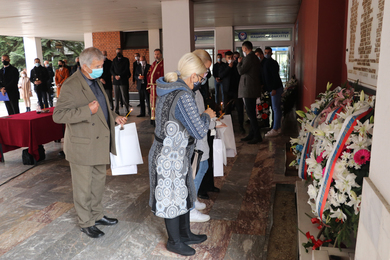 /uploads/attachment/vest/10584/pomen-i-polaganje-vijenaca-unibl-2020-09.jpg