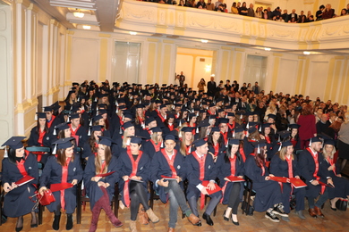 A total of 186 Graduates of the Faculty of Medicine Were Promoted